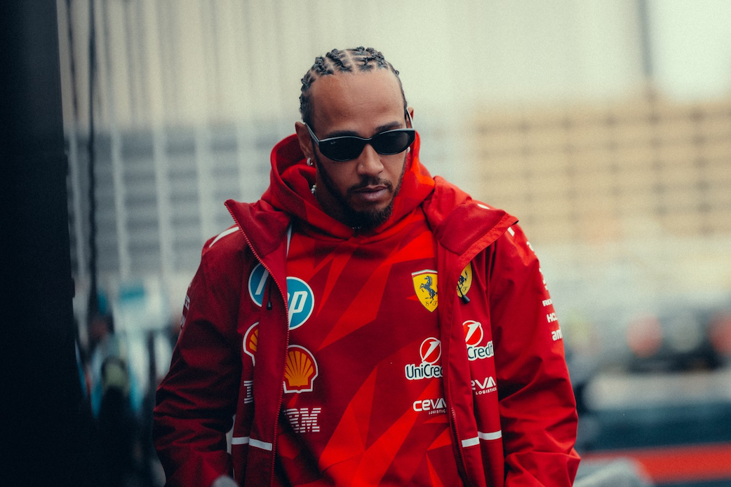 Drama Internal Ferrari Kembali Memanas: Fred Vasseur Minta Lewis Hamilton untuk Calm Down Pasca Curhatan Frustrasi di GP Las Vegas!