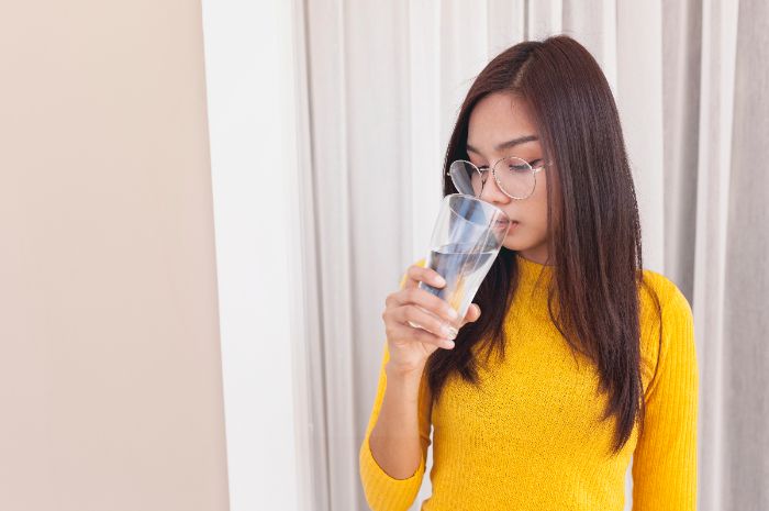 Bahaya Minum Air Isi Ulang yang Mengintai Kesehatan, Jangan Terkecoh Harga Murah