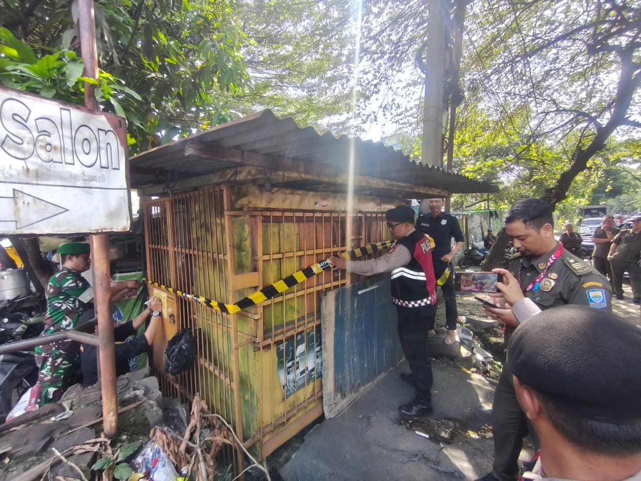 134 Botol Minol dan 1.303 Obat Daftar G Diamankan Satpol PP di Jalan Ciateul