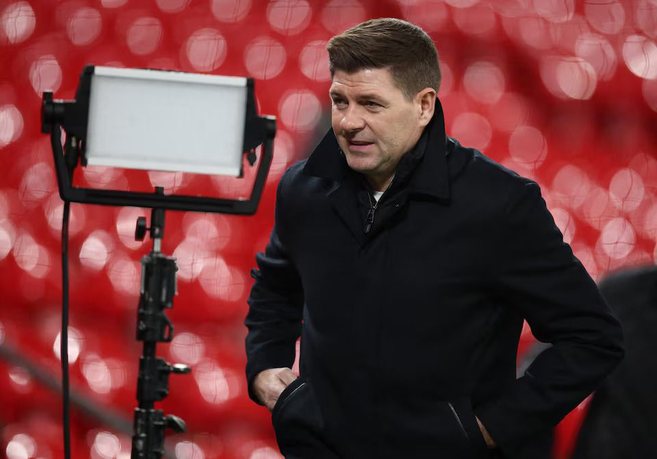 Steven Gerrard Minta Arne Slot Tidak Ngeluh Soal Kelemahan Liverpool