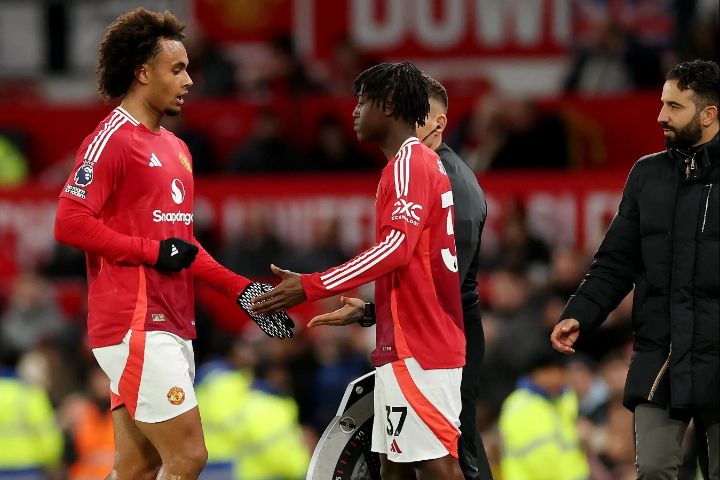 Minim Menit Bermain, Ruben Amorim Tegaskan Mainoo dan Zirkzee Harus Utamakan Kepentingan Manchester United