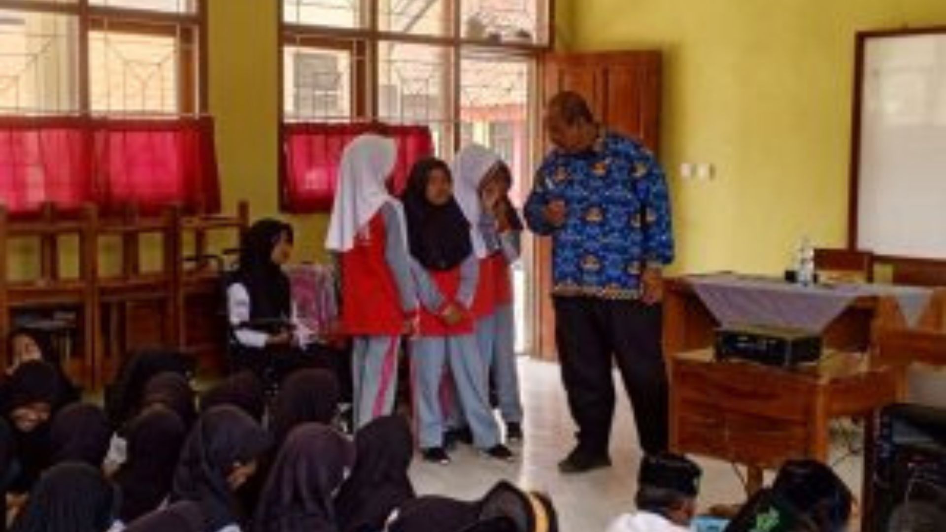 Banyak Anak Sudah Main Medsos, Poltekesos Ingatkan Pentingnya Batasan Penggunaan Gadget