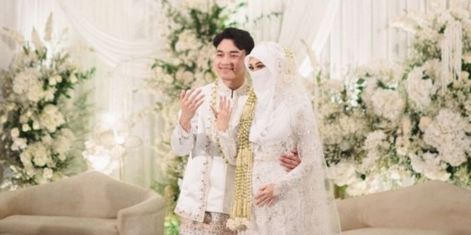 Jarang Pamer Kemesraan, Begini Perjalanan Fiki Naki dan Tinandrose sampai Sah di Pelaminan