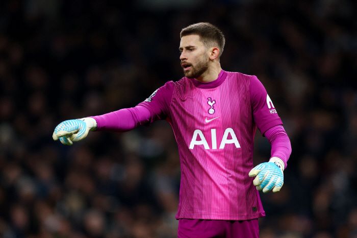Thomas Frank Kecam Suporter Tottenham Hotspur yang Soraki Guglielmo Vicario karena Blunder