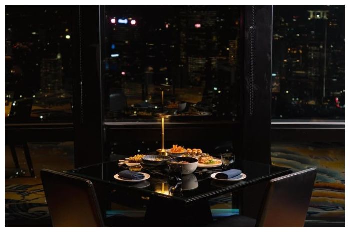 Intip 5 Restoran Rooftop Hits Jakarta dengan View City Light yang Bikin Dinner bersama Pasangan kian Romantis