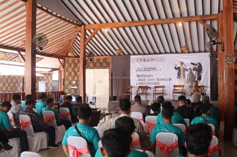 Perkuat Pertahanan Informasi, Banyuwangi Positive Bersama Polresta Bergerak Hadang Hoaks