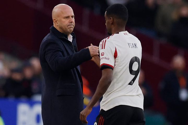 Arne Slot Lega Liverpool Putus Tren Kekalahan dengan Kemenangan 2-0 atas West Ham