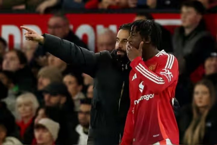 Jarang Dimainkan, Kobbie Mainoo Tidak ingin Tinggalkan MU dan Tetap Coba Bersaing Memperebutkan Tempat di Tim Utama