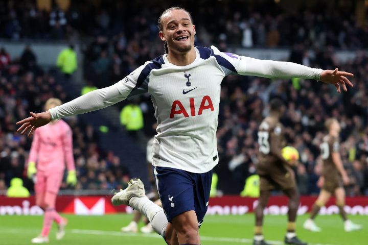 Tottenham Menang 3-0 atas Slavia Praha, Thomas Frank Puji Etos Kerja Xavi Simons