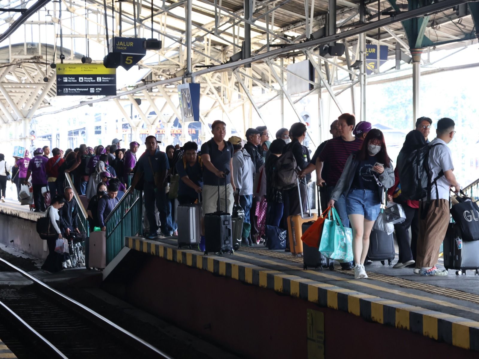 Tiket Kereta Nataru dari Daop 6 Yogyakarta Terjual 50 Persen, Puncak Arus Diprediksi 28 Desember