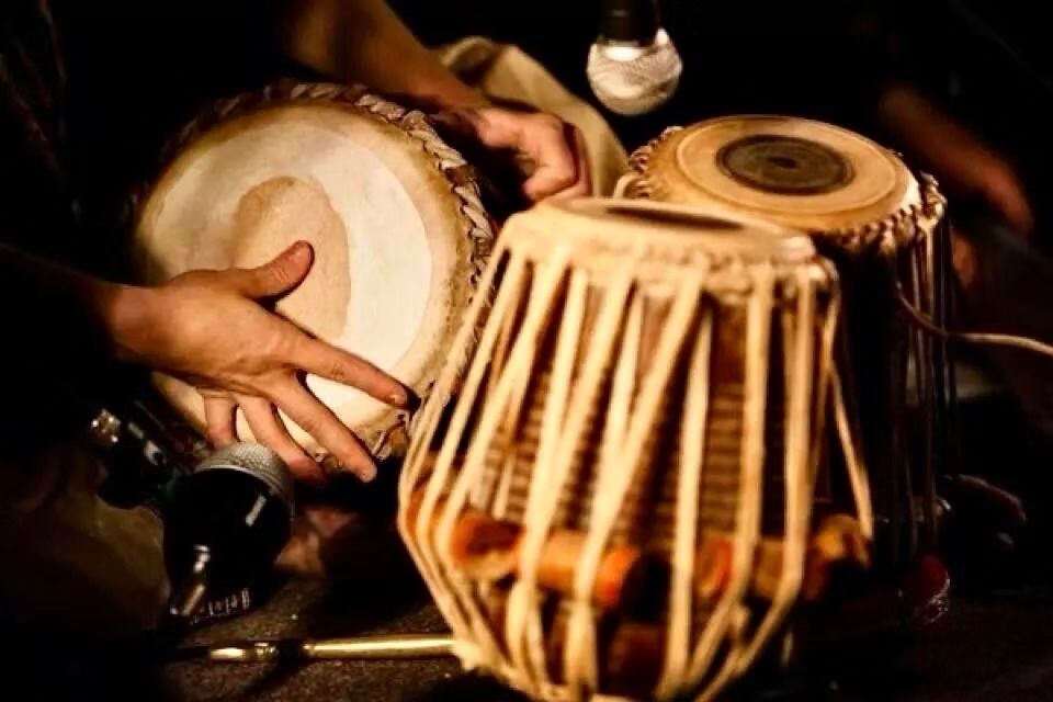 Musik Qawwali dan Dhrupad: Warisan Sufi di Istana Mughal Agra dan Delhi
