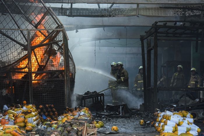 Kebakaran Hanguskan 350 Kios di Pasar Induk Kramat Jati, Pasar Jaya Siapkan Penampungan