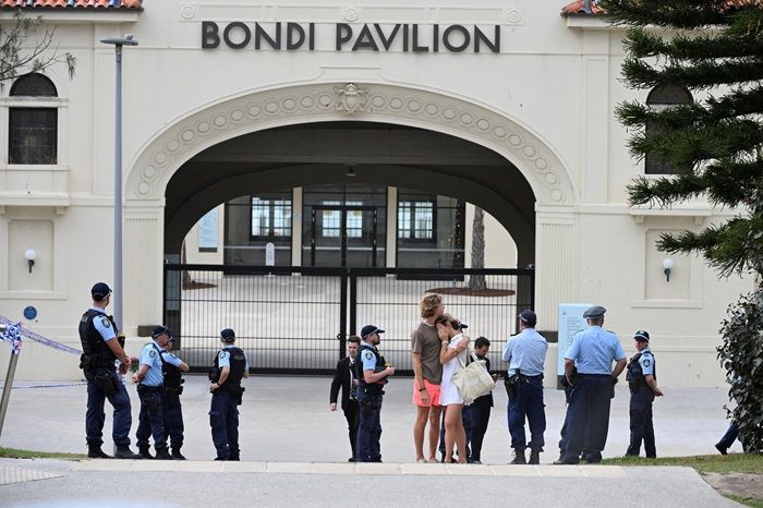 Penembakan Massal di Pantai Bondi, Polisi Ungkap Pelaku Ayah dan Anak