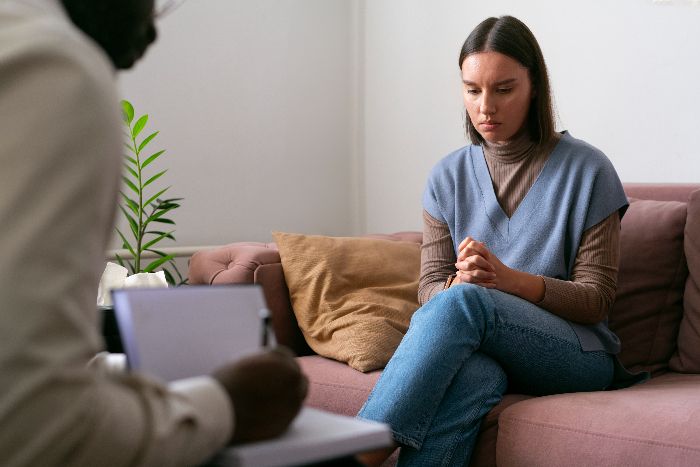 Kenapa Kesehatan Mental Anak Muda Makin Memburuk? Ini 6 Alasan Utamanya
