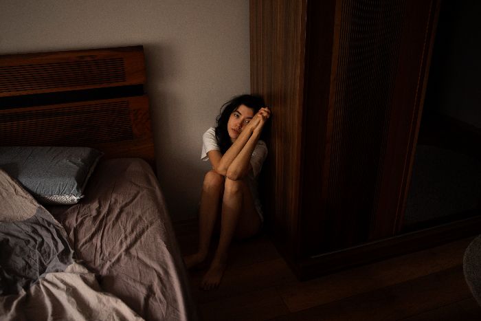 Stop Overthinking dan Overwhelmed ke Pasangan! 4 Kebiasaan Ini Justru Sering Bikin Hubungan Rusak