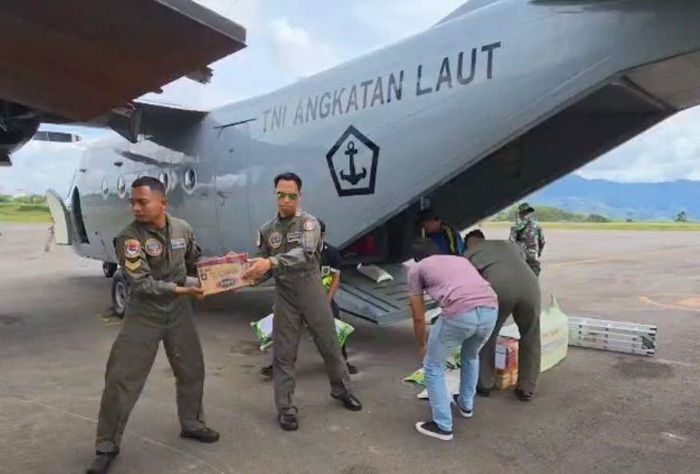 TNI AL Kirim Dua Ton Logistik ke Korban Banjir Takengon Aceh