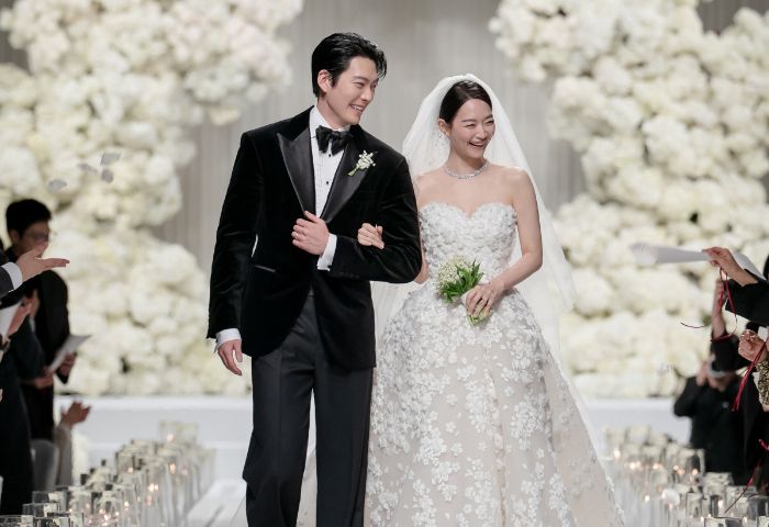 Tampilan Shin Min Ah dan Kim Woo Bin di Hari Pernikahan yang Super Mewah: Ini Harga Busana dan Perhiasannya!
