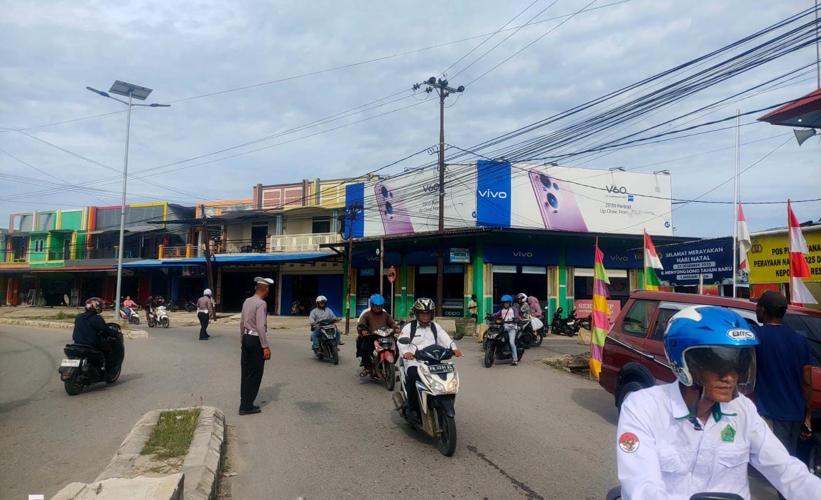 Pengamanan Arus Lalu Lintas di Pasar Krooy, Kaimana: Satgas Kamseltibcarlantas Pastikan Keamanan Menjelang Natal dan Tahun Baru