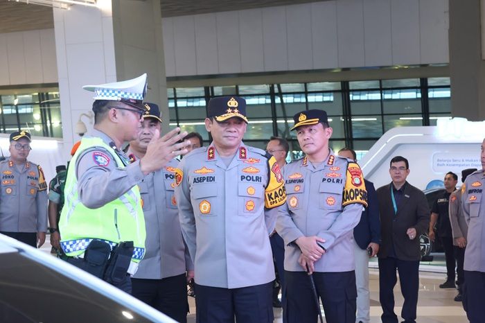 Kapolda Metro Jaya Cek Langsung Pengamanan Jelang Nataru di Bandara Soetta