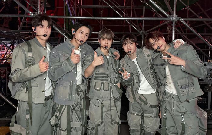 Lay EXO Absen di Fan Meeting hingga Variety Show, Fans Mulai Bingung