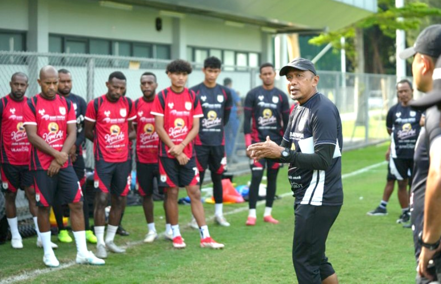 Rahmad Darmawan Fokus Matangkan Taktik Jelang Duel Persipura Jayapura vs Persela Lamongan