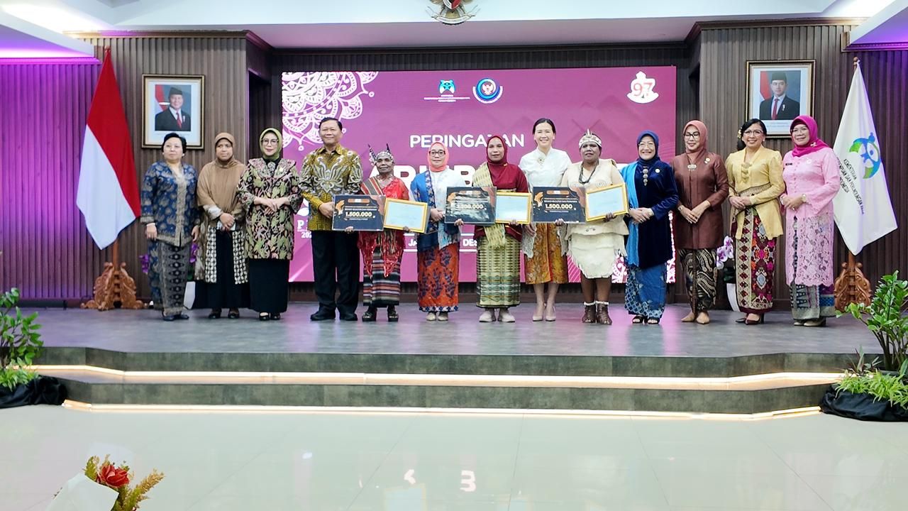 Perempuan Inspiratif 2025 KemenPPPA: Sri Fany Mony dan Nova Essuruw Angkat Ekonomi Nelayan Timur