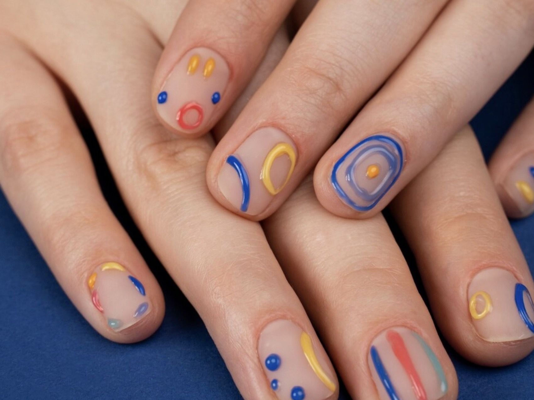 17 Ide Nama Nail Art Tema Ocean yang Bikin Kuku Kamu Berasa Liburan ke Laut