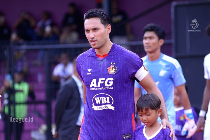 Persija Jakarta Incar Kapten Persik Kediri, Ezra Walian untuk Tambah Daya Gedor Lini Depan