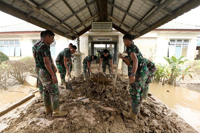 TNI Kerahkan 15 Batalyon Tambahan, Percepat Pembangunan Jembatan dan Hunian Pascabencana di Sumatera