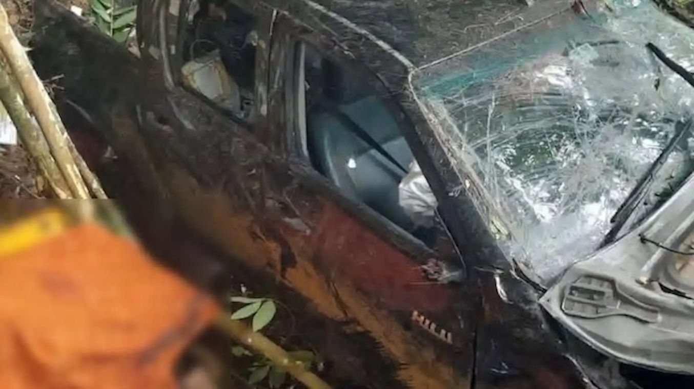 Hendak Memperbaiki Jaringan, Kendaraan Telkomsel Terjun Bebas Di Turunan Erdogan Ise-Ise Gayo Lues