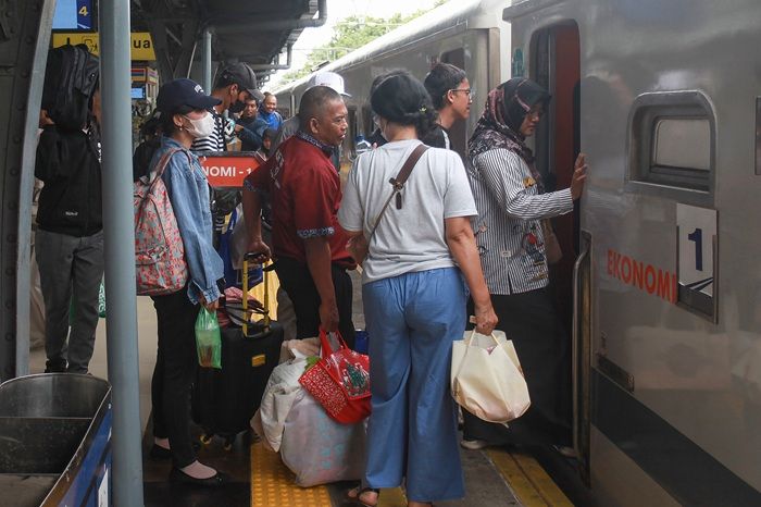Penjualan Tiket Kereta Api pada Natal dan Tahun Baru tembus 3,8 juta