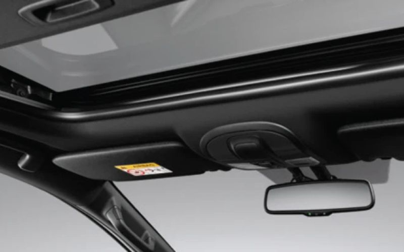 5 Cara Merawat Sunroof Mobil Supaya Awet dan Gak Bocor saat Hujan, Penting Banget!