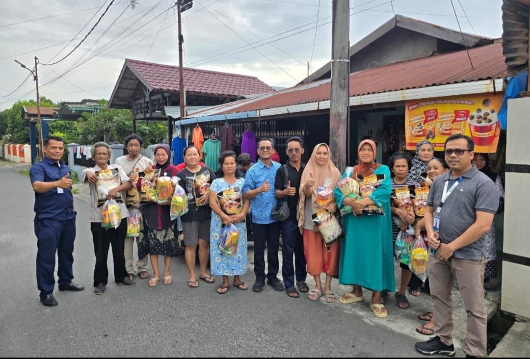 Upaya Bangkit Pascabanjir, Warga Medan dan Padang Terima Bantuan Pemulihan