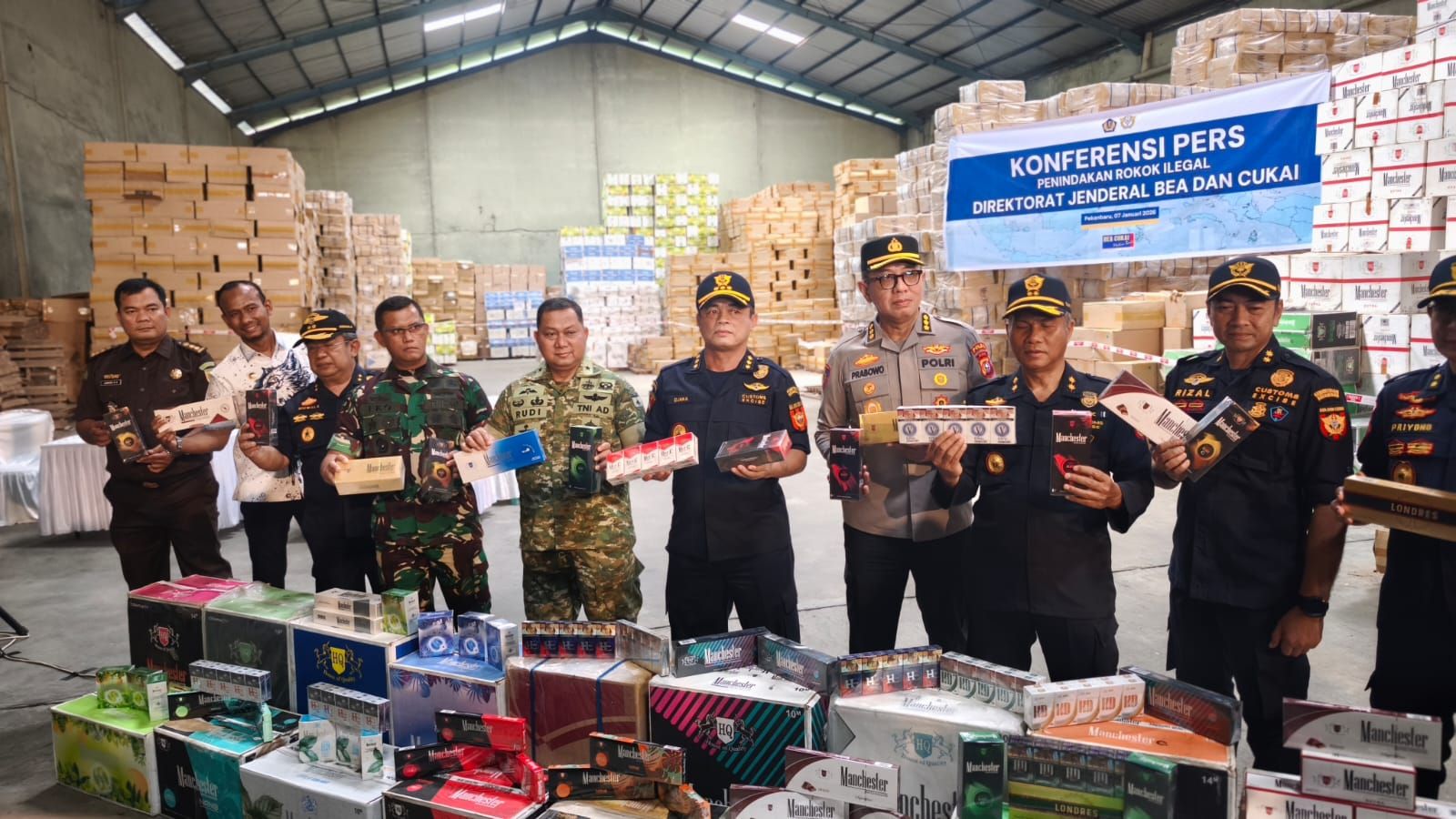 Plt Gubernur Riau Minta Aparat Usut Tuntas Jaringan Rokok Ilegal di Pekanbaru
