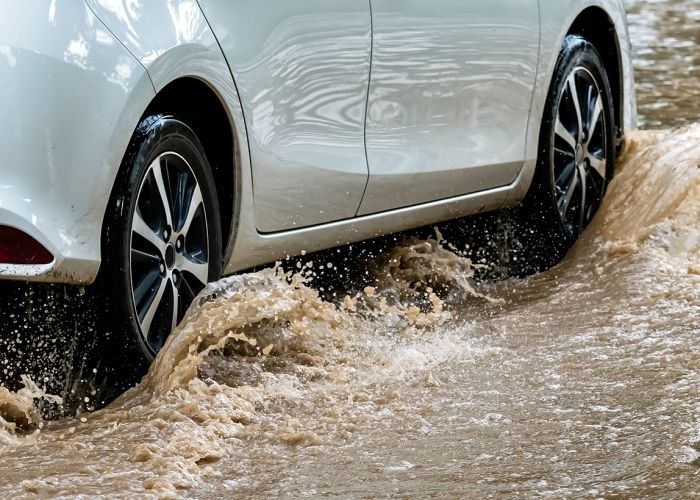 4 Risiko Besar yang Perlu Diketahui jika Mobil Listrik Menerjang Banjir