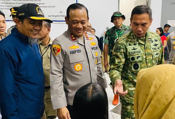 Kapolda-Pangdam Datangi Pengungsi Banjir di Jakut, Pastikan Pelayanan Optimal