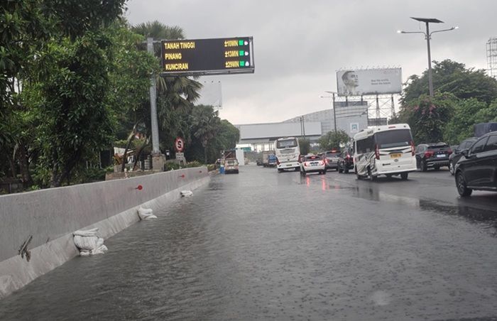 Ada Genangan Air Hingga Pagi Ini, Pemobil Diimbau Hindari Tol Sedyatmo Jakarta