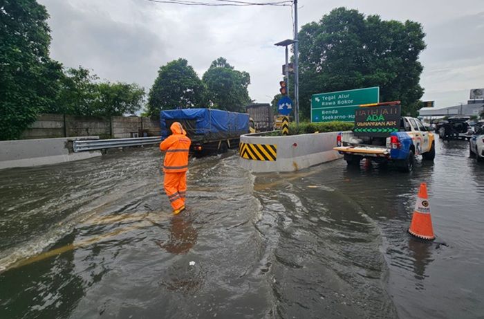 Ada Genangan Air Hingga Pagi Ini, Pemobil Diimbau Hindari Tol Sedyatmo Jakarta