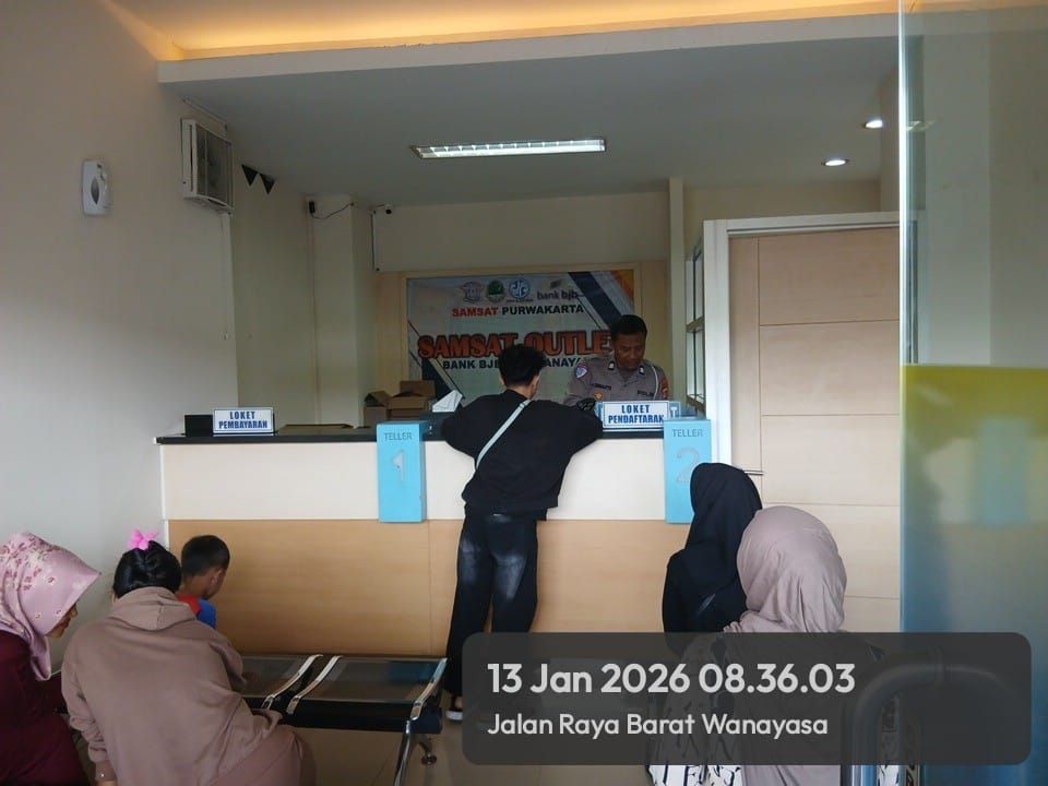 Polantas Menyapa : Sosialisasi Dan Edukasi Peraturan Dibidang Pelayanan Mekanisme Penerbitan STNK hadir di SAMSAT Oultel Wanayasa