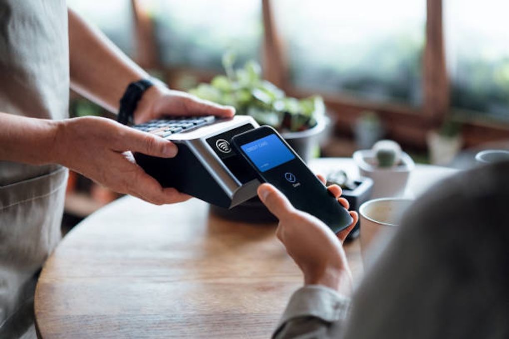 Cashless Society: Benarkah Dompet Digital Bikin Kita Lebih Boros?