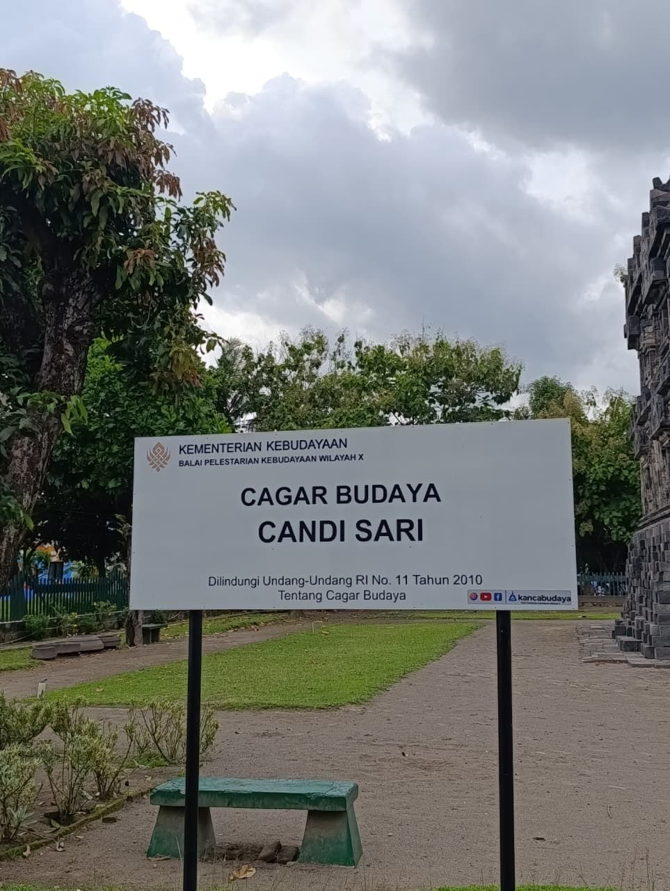 Candi Kok Jendelanya Banyak? Inilah Candi Sari Yogyakarta