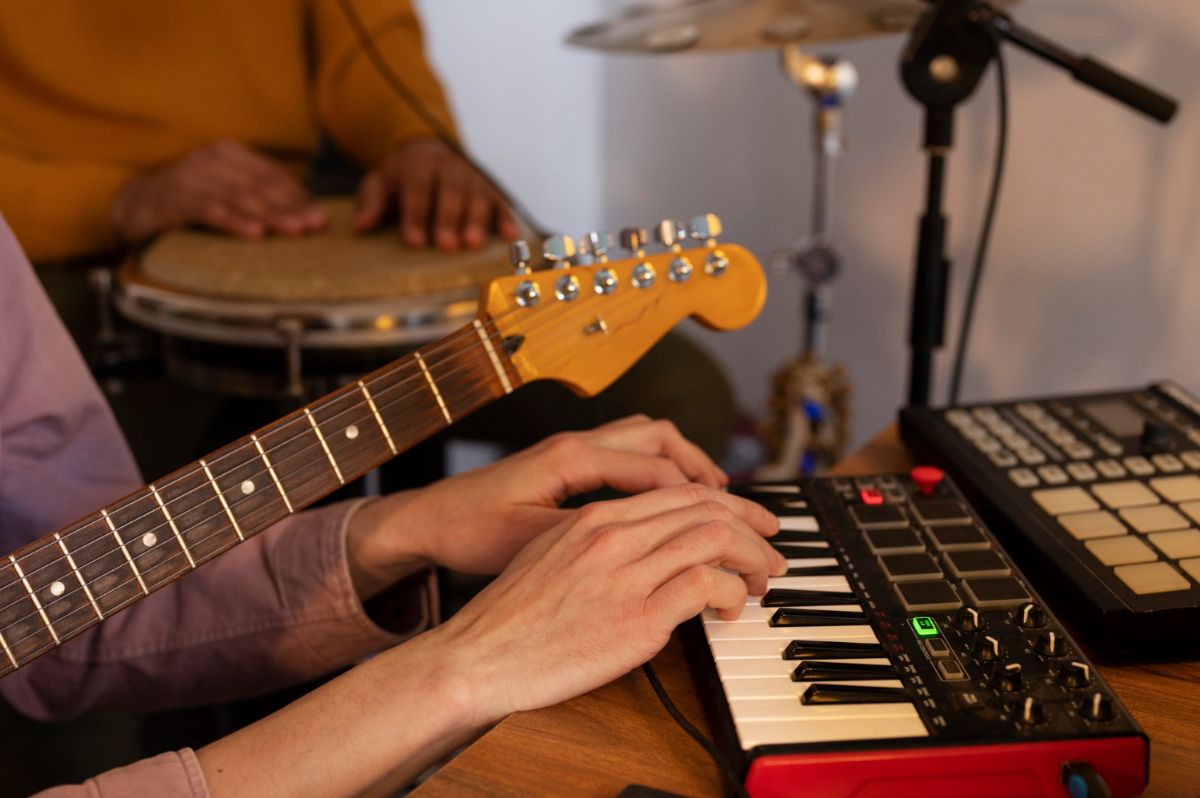 10 Genre Musik dan Karakteristiknya yang Paling Sering Didengar, Wajib Tahu!