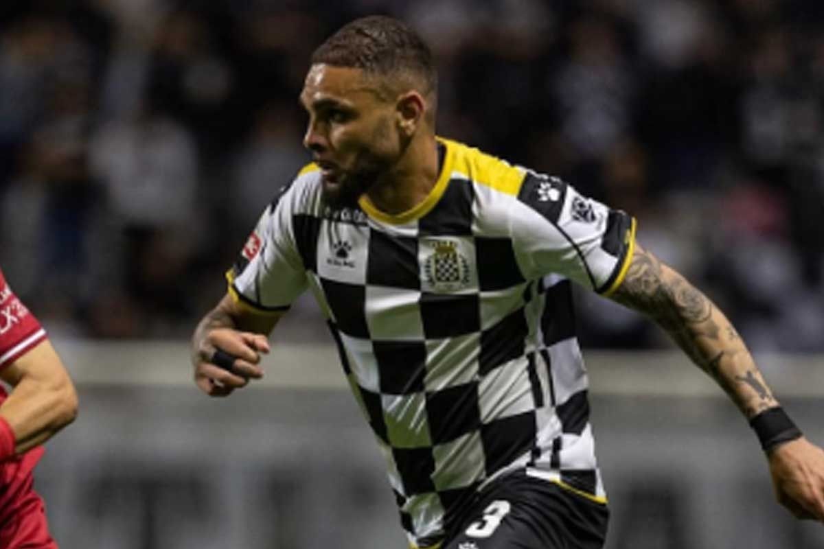 Eks PSG Layvin Kurzawa Segera Gabung Persib