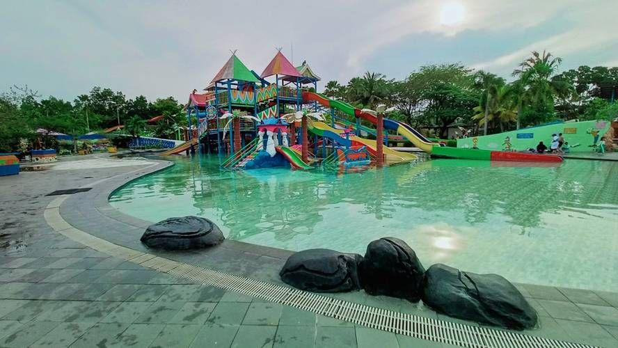 5 kolam Renang Terdekat di Pekanbaru yang cocok Untuk liburan keluarga