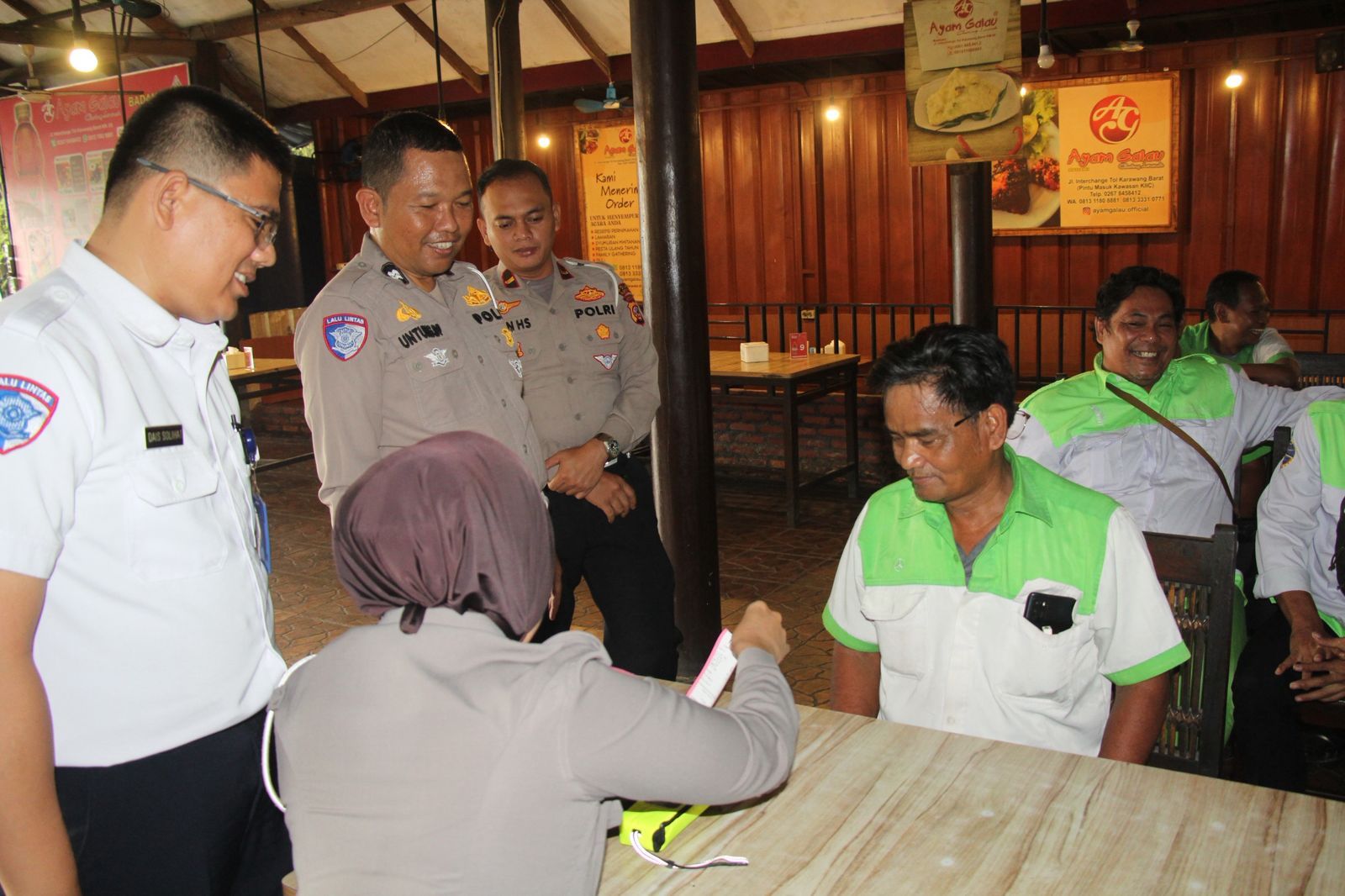 Tekan Risiko Kecelakaan, Satlantas Polres Purwakarta Edukasi Awak PO Bus Cahaya Trans