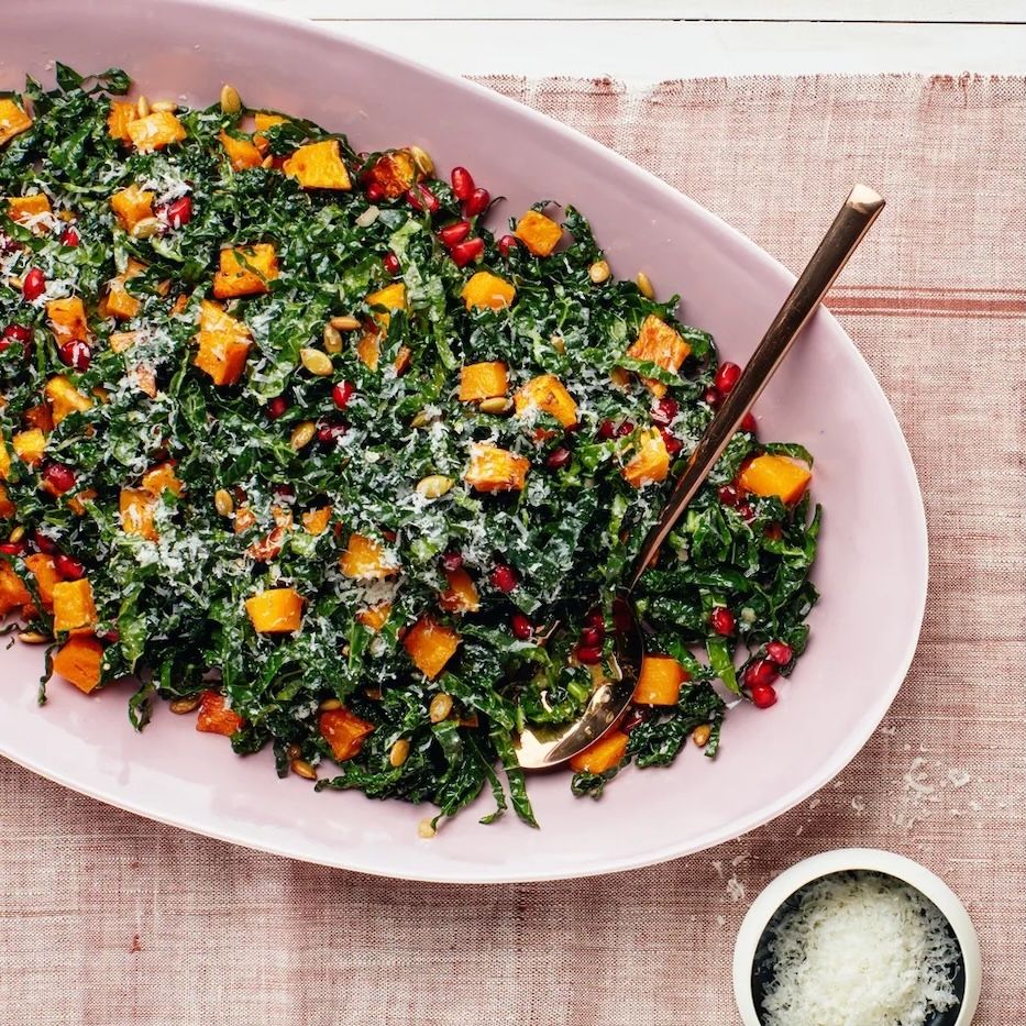 Butternut Squash & Kale Salad dengan Roasted Garlic Vinaigrette