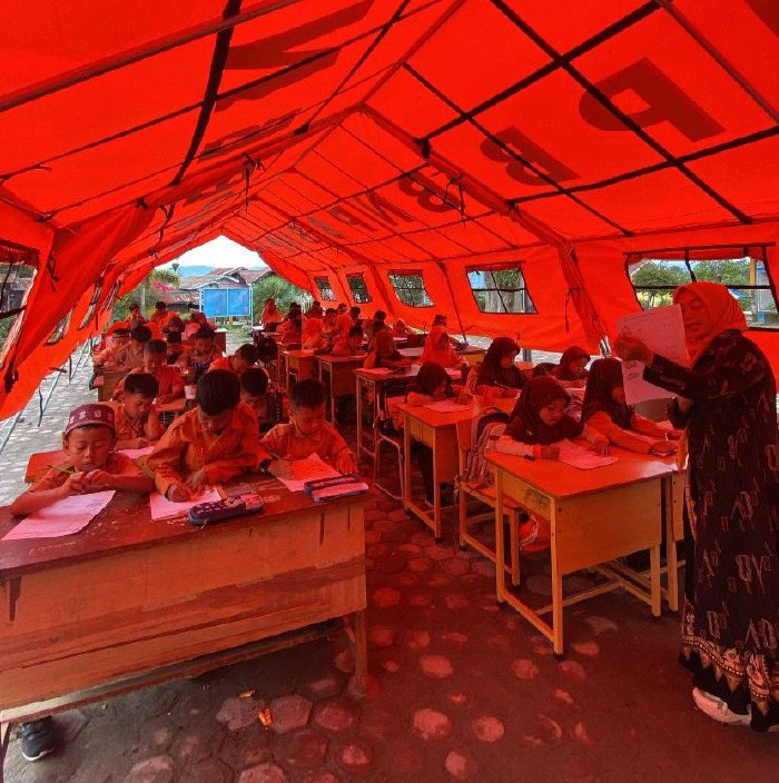Sekolah Rusak Parah, Siswa SD di Bener Meriah Tetap Belajar di Tenda Pengungsian