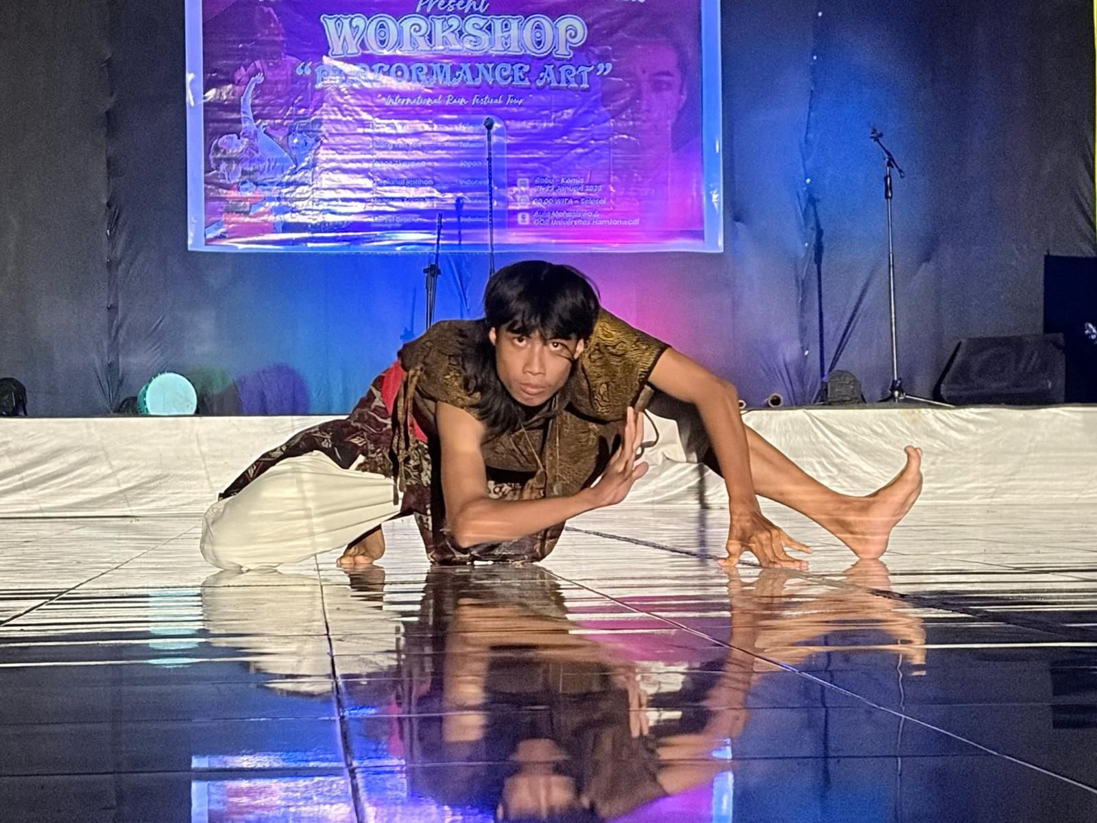 Kelompok Seniman Studio Mugidance Tour ke IRF Lombok Timur, Lahirkan Dua Karya Baru