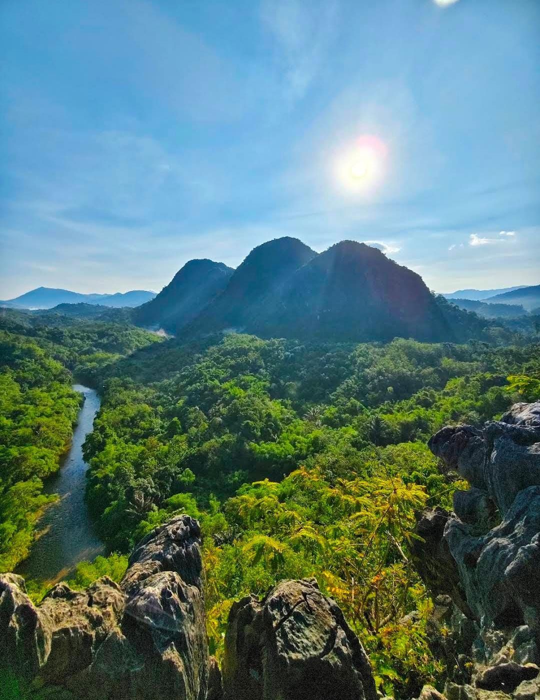 Menjelajahi Bukit Batu Langara: Pesona Geopark Meratus dan Lanskap Eksotis Loksado