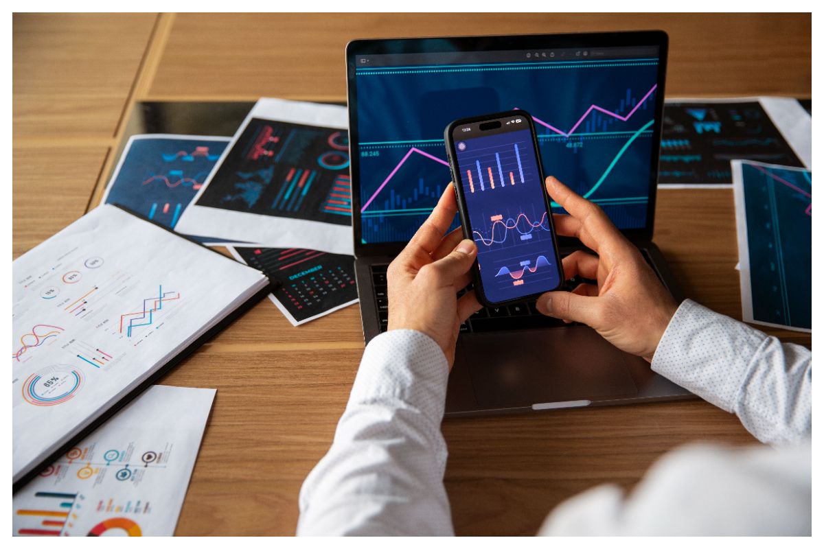Sering Cek Portofolio Investasi? Waspadai 5 Dampak Negatif Ini